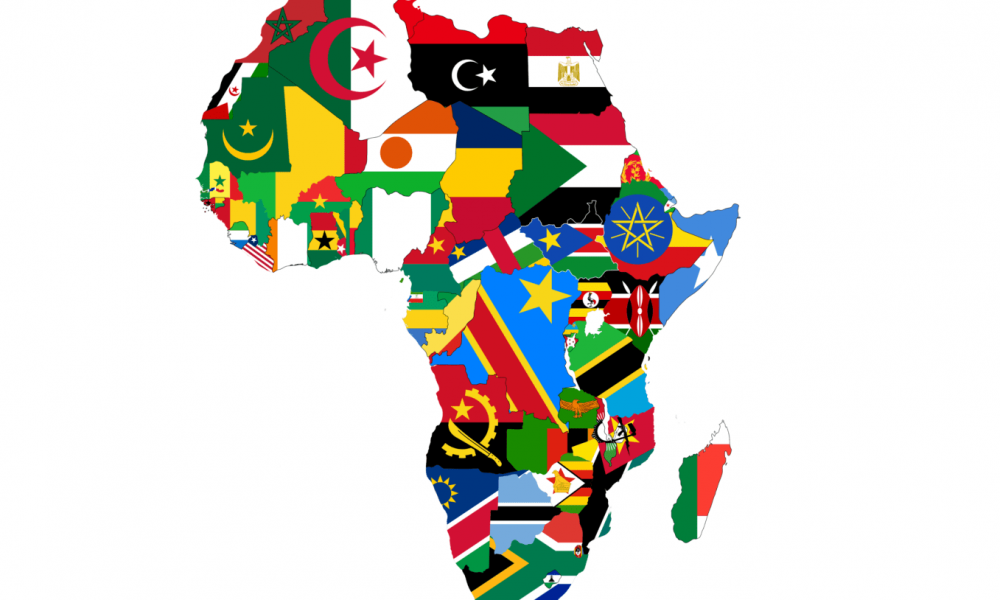 Carte de l'Afrique avec les drapeaux de chaque pays