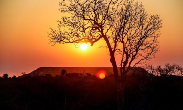 Ny filozofia sy foto-pisainana Malagasy ao ambadiky ny filazana hoe Masina ny Tanindrazana