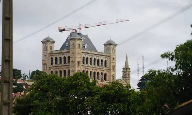 Palais de la Reine et l’arène du palais